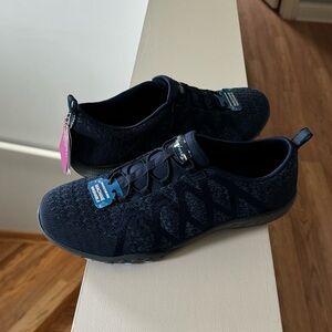 Brand new”Skechers”sneakers for women.Size-9.5,color-dark blue.(Memory foam)💙
